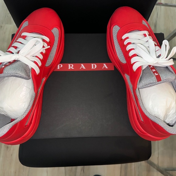 Prada - Picture 1 of 4